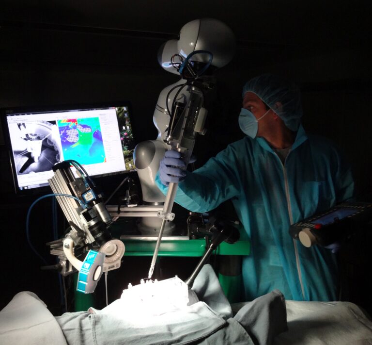 Home 15 Can Robots Perform Surgery?